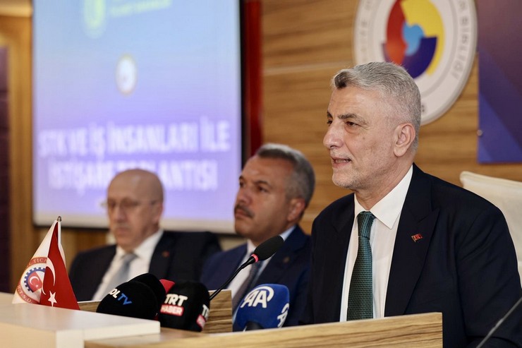 ticaret-bakani-omer-bolat-rizede-stk-ve-is-insanlari-ile-istisare-toplantisinda-konustu-2.jpg