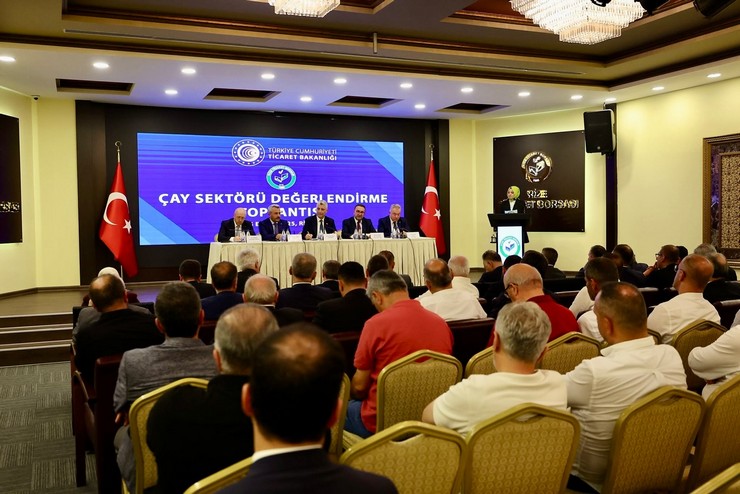 ticaret-bakani-bolat-rizede-cay-sektoru-temsilcileriyle-bulustu-3.jpg