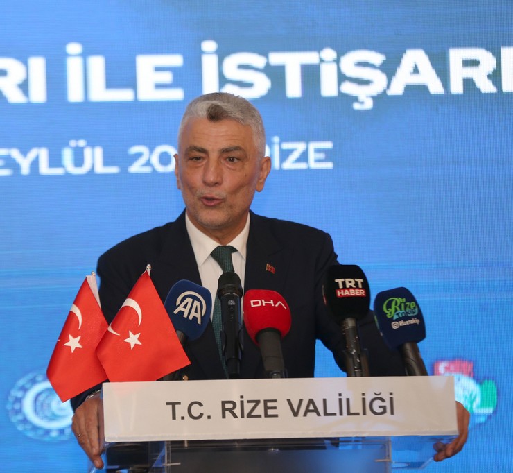 ticaret-bakani-omer-bolat-rizede-stk-ve-is-insanlari-ile-istisare-toplantisinda-konustu-7.jpg