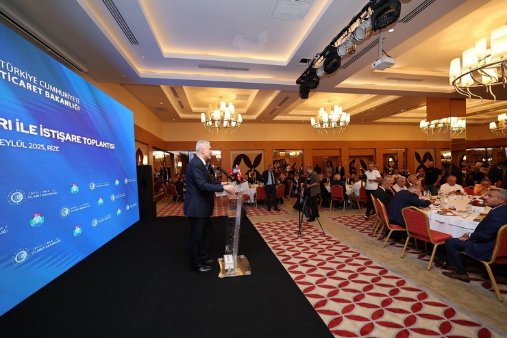 ticaret-bakani-omer-bolat-rizede-stk-ve-is-insanlari-ile-istisare-toplantisinda-konustu-9.jpg