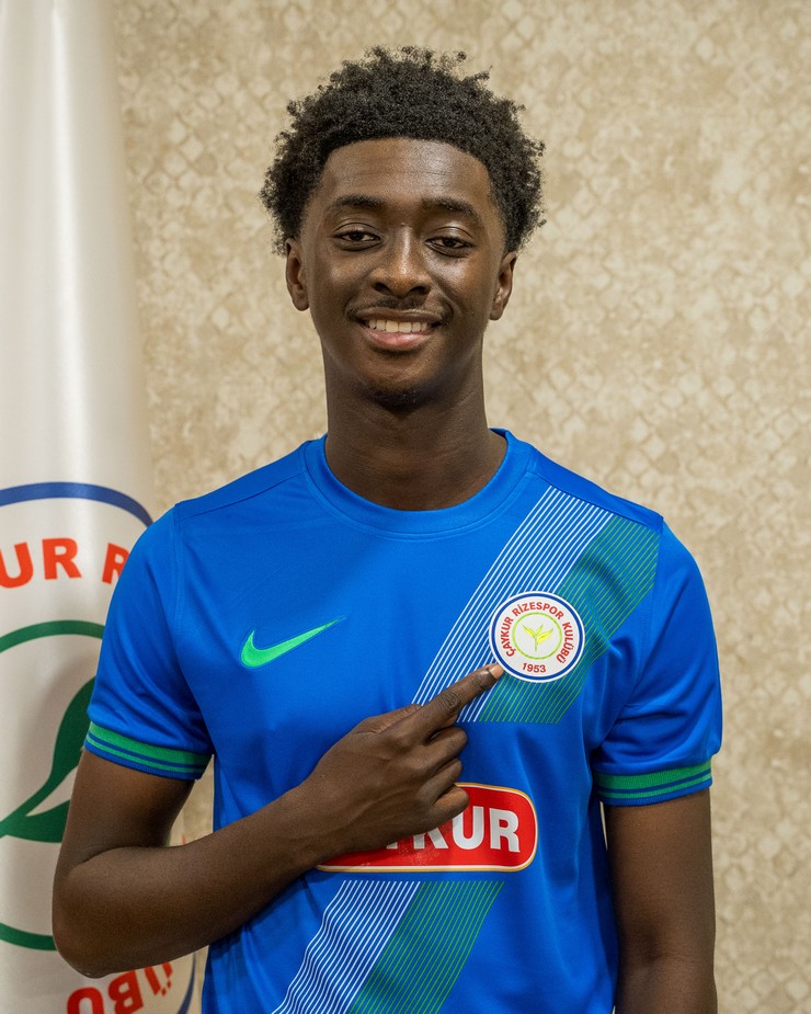 caykur-rizespor-ingiltere-premier-lig-ekiplerinden-crystal-palacein-genc-yetenegi-jesurun-rak-sakyiyi-1-yilligina-kiralik-olarak-kadrosuna-katti-1.jpg