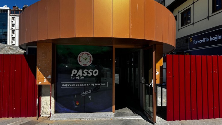 aykur-rizespor-taraftarlarinin-passolig-islemlerini-kolayca-yapabilmeleri-icin-kent-merkezindeki-passolig-ofisi-yeniden-hizmete-acildi-4.jpg