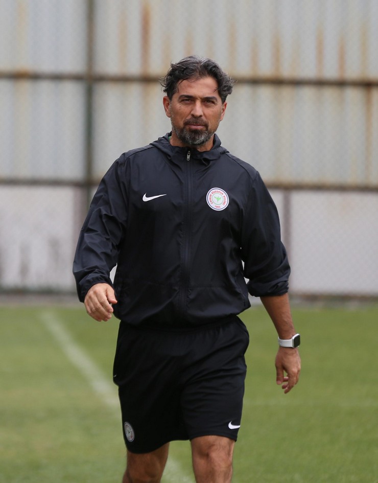 aykur-rizespor-teknik-direktoru-ilhan-palut.jpg