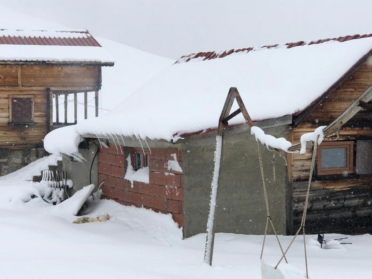 kackar-daglarinda-kar-kalinligi-yarim-metreye-ulasti-3.jpg