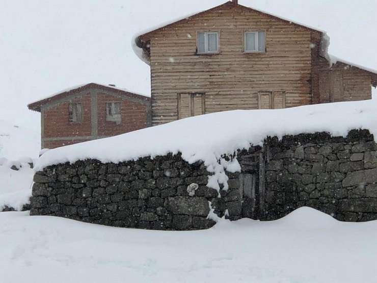 kackar-daglarinda-kar-kalinligi-yarim-metreye-ulasti-4.jpg
