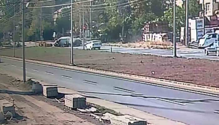 Alkollü Sürücünün Kırmızı Işıkta Dehşet Saçtığı Kaza Kamerada