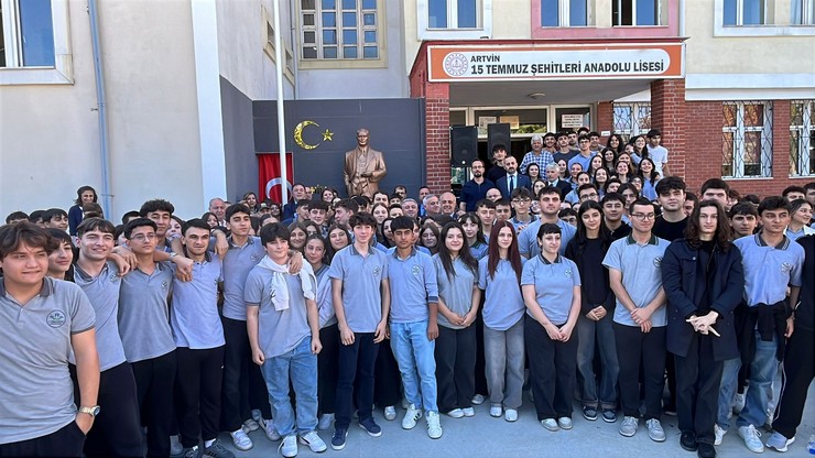 artvin-15-temmuz-sehitleri-anadolu-lisesinde-ataturk-aniti-torenle-acildi-15.jpg