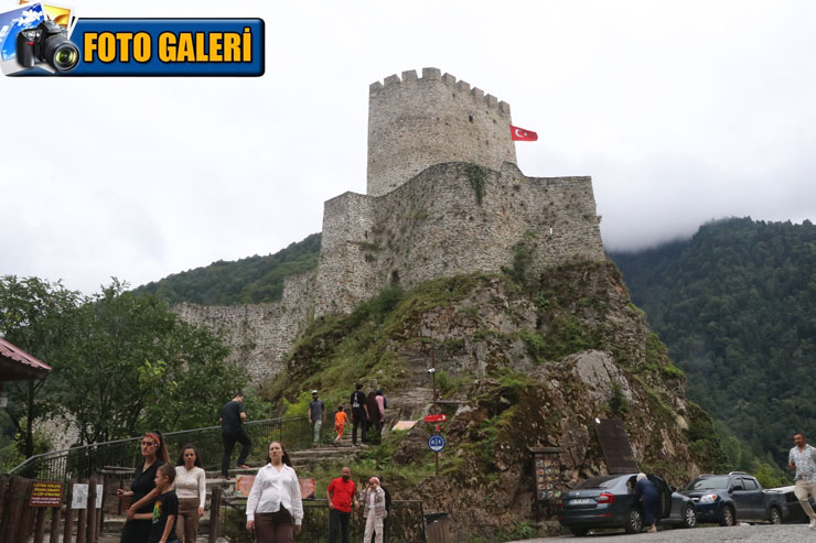 rizede-dogaseverlerin-rotasindaki-zil-kale-8-ayda-140-bin-ziyaretci-agirladi.jpg