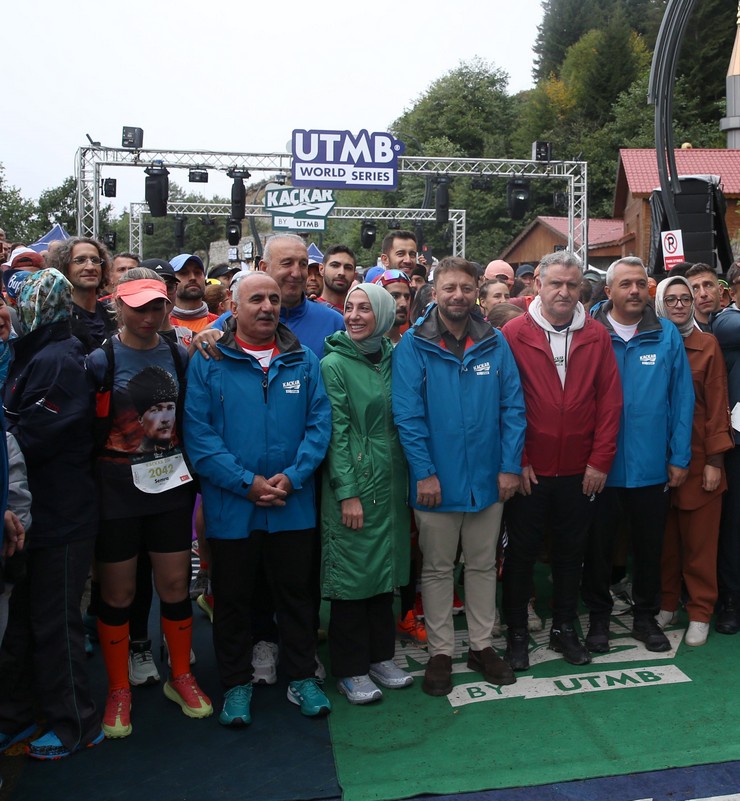 genclik-ve-spor-bakani-bak-rizedeki-kackar-by-utmbdeki-20k-yarisinin-ardindan-konustu-2.jpg
