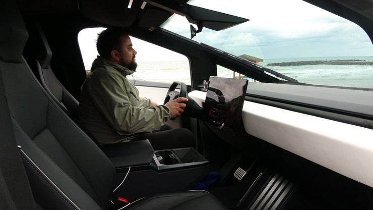 cybertruck-ile-cay-tasidi-karadenizde-dag-tepe-demeden-gezdi-7.jpg