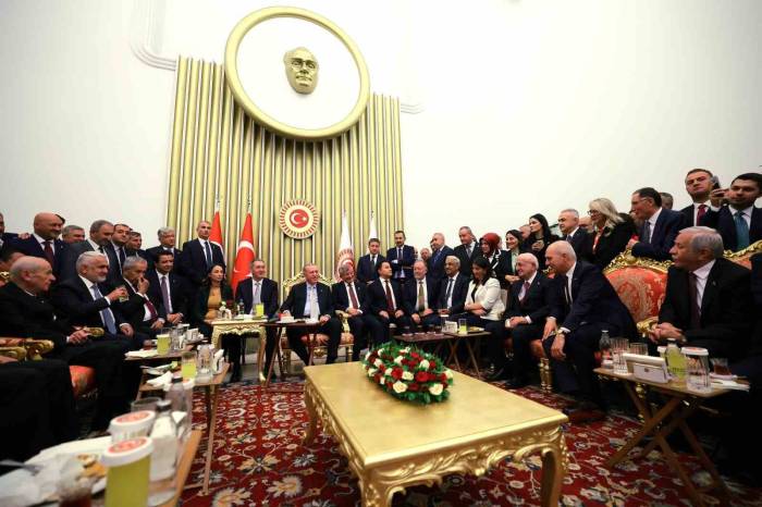 Cumhurbaşkanı Erdoğan, Tbmm’de Parti Lideriyle Buluştu