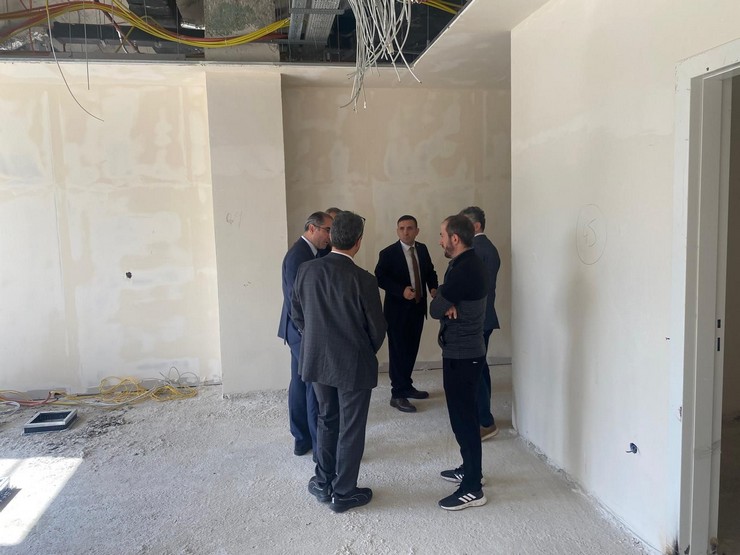 rize-saglik-muduru-demiral-guneysudaki-hastane-insaatini-inceledi-2.jpg