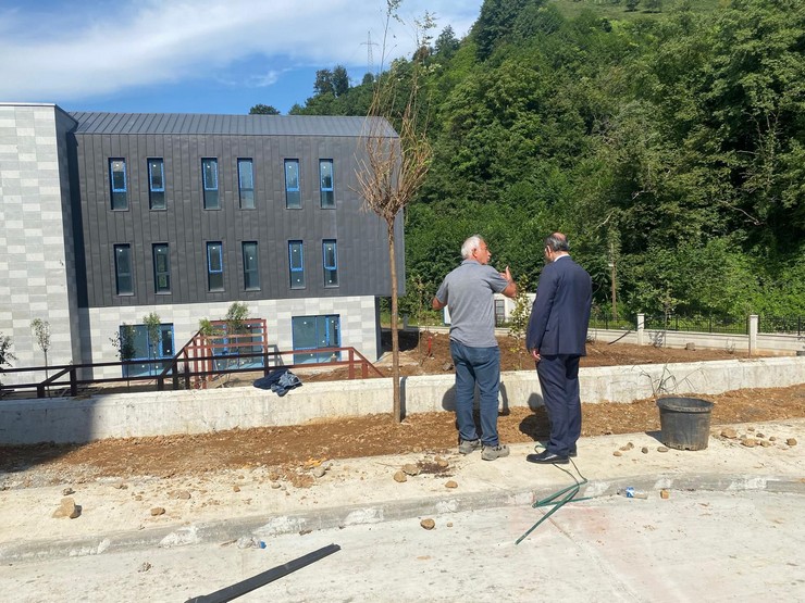 rize-saglik-muduru-demiral-guneysudaki-hastane-insaatini-inceledi-3.jpg