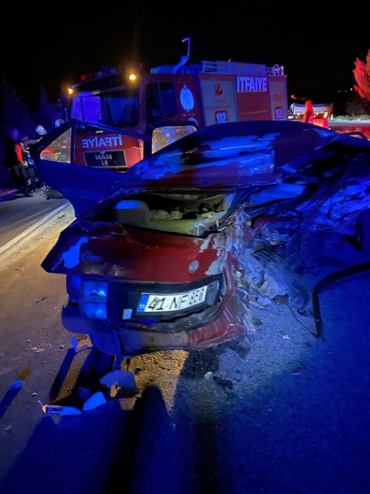 milletvekili-aysen-gurcanin-icinde-bulundugu-arac-kazaya-karisti-1-olu-3.jpg
