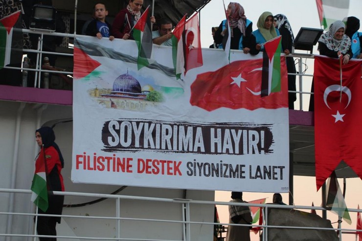 rizede-denizciler-filistin-ve-kuresel-sumud-filosuna-destek-icin-karadenize-acildi-2-001.jpg