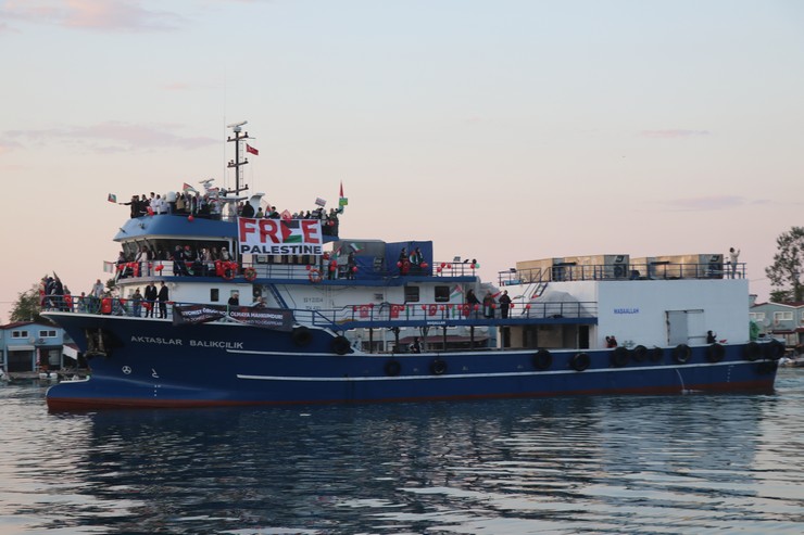 rizede-denizciler-filistin-ve-kuresel-sumud-filosuna-destek-icin-karadenize-acildi-4.jpg