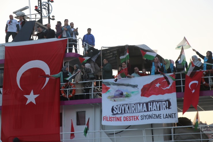 rizede-denizciler-filistin-ve-kuresel-sumud-filosuna-destek-icin-karadenize-acildi-6.jpg