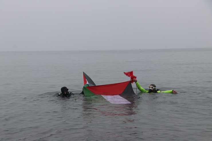 rizede-arama-kurtarma-dernegi-uyeleri-su-altinda-turk-ve-filistin-bayraklari-acti-8.jpg