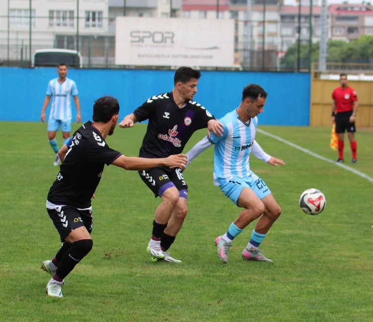 tff-3-lig-5-haftasinda-pazarspor-ilk-galibiyetini-almak-icin-bugun-evinde-ligin-namaglup-takimlarindan-kdz-eregli-belediye-sporu-agirliyor-1.jpg