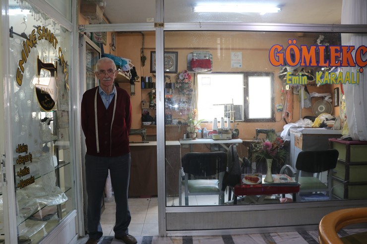 rizede-62-yildir-terzi-olarak-hayatini-surduren-emin-karaali-yilin-ahisi-secilerek-bu-kulturun-yasayan-temsilcilerinden-biri-oldu-6-001.jpg