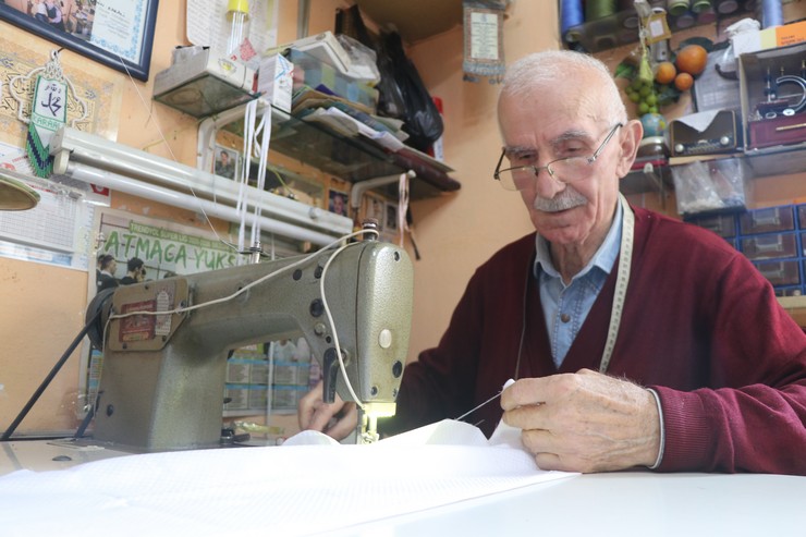 rizede-62-yildir-terzi-olarak-hayatini-surduren-emin-karaali-yilin-ahisi-secilerek-bu-kulturun-yasayan-temsilcilerinden-biri-oldu-9.jpg