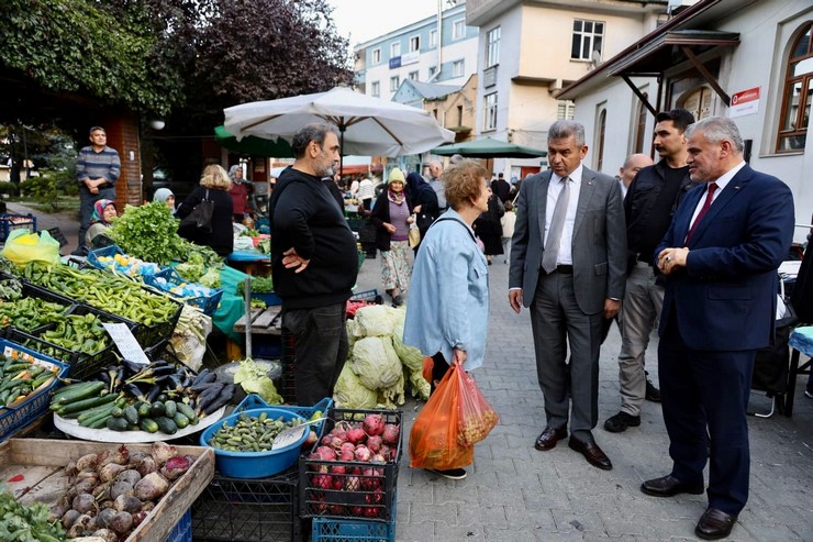 artvin-valisi-turan-ergunden-halk-pazari-esnafina-ziyaret-2.jpg