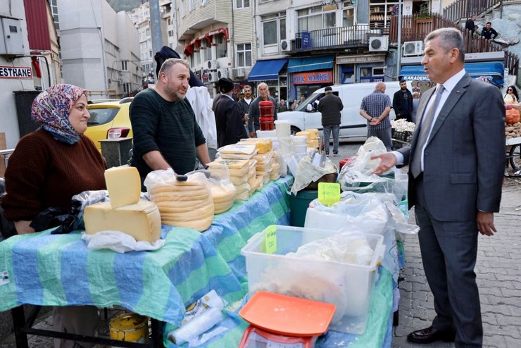 artvin-valisi-turan-ergunden-halk-pazari-esnafina-ziyaret-7.jpg