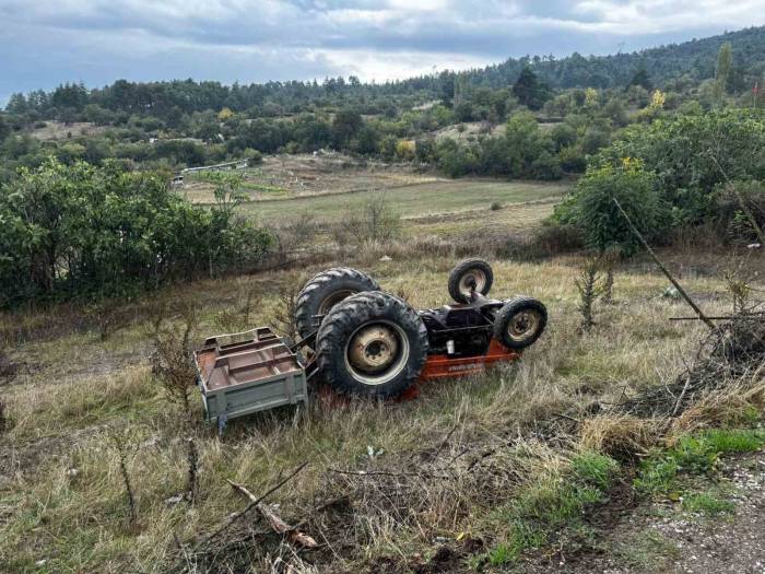 Dursunbey’de Traktör Devrildi