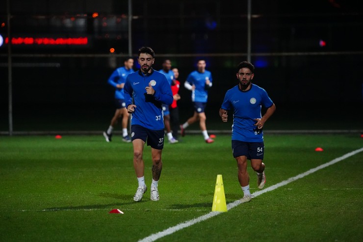 caykur-rizespor-trendyol-super-lig-mehmet-ali-yilmaz-sezonu-9-haftasinda-sahasinda-oynayacagi-trabzonspor-derbisi-hazirliklarina-basladi-1.jpg
