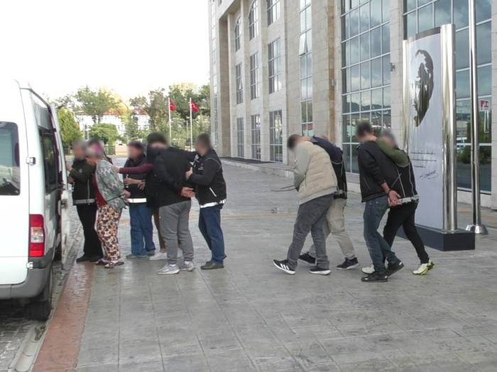 Uşak’ta Uyuşturucu Operasyonunda 7 Kişi Tutuklandı