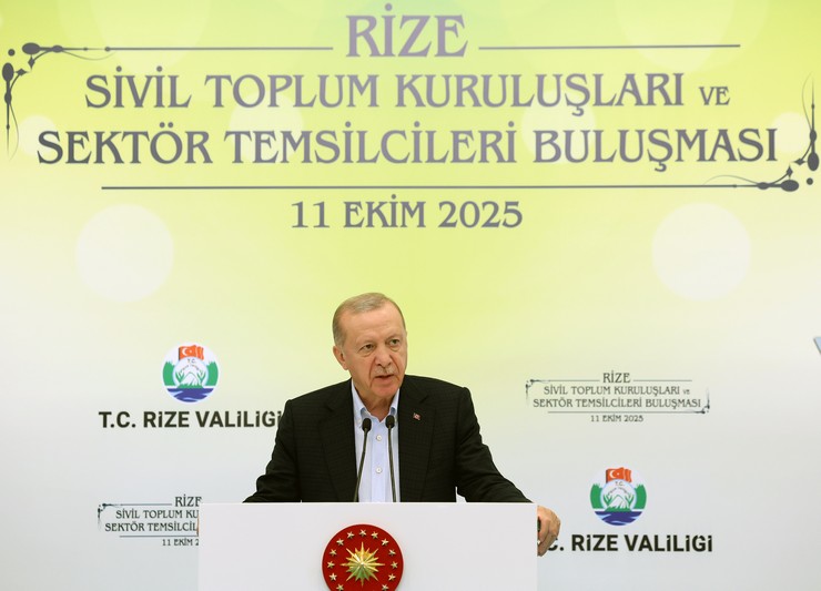 cumhurbaskani-recep-tayyip-erdogan-rizede-sivil-toplum-kuruluslari-ve-sektor-temsilcileri-bulusmasi-programinda-konustu-1.jpg