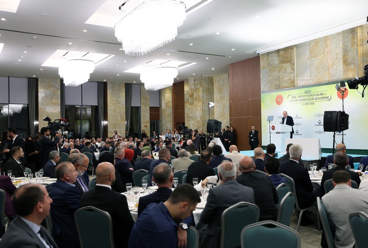 cumhurbaskani-recep-tayyip-erdogan-rizede-sivil-toplum-kuruluslari-ve-sektor-temsilcileri-bulusmasi-programinda-konustu-5.jpg