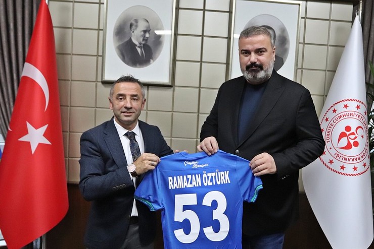 caykur-rizespor-kulubu-baskani-ibrahim-turgut-ve-yonetim-kurulu-uyeleri-genclik-ve-spor-il-muduru-ramazan-ozturku-makaminda-ziyaret-ederek-rizedeki-sporun-gelecegi-h-5.jpg