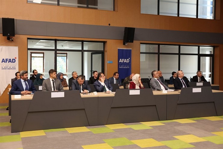 rizede-kamu-yatirimlari-degerlendirildigi-2025-yili-iv-donem-il-koordinasyon-kurulu-toplantisi-yapildi-5.jpg