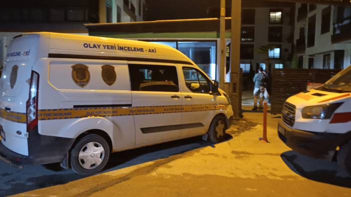 İzmir’de Dehşet: Anne Ve Babasını Öldürüp İntihar Etti