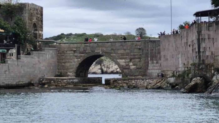 Amasra’da Sahil Güvenlik’ten Muhteşem Cumhuriyet Bayramı Gösterisi