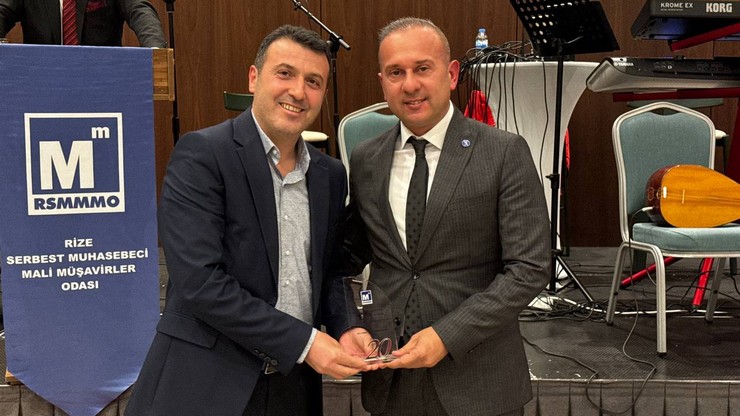 rize-serbest-muhasebeci-mali-musavirler-odasi-rsmmmo-29-ekim-cumhuriyet-bayraminin-102-yili-onuruna-cumhuriyet-bayrami-kutlama-programi-duzenledi-5.jpg