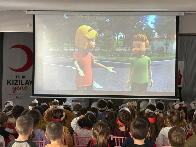 gulbahar-hatun-anaokulu-ogrencileri-kizilay-haftasi-kapsaminda-genc-kizilay-is-birligiyle-duzenlenen-ozel-bir-etkinlikle-yardimlasma-ve-insan-sevgisi-temalarini-bizza-8.jpg
