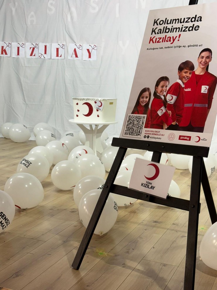 gulbahar-hatun-anaokulu-ogrencileri-kizilay-haftasi-kapsaminda-genc-kizilay-is-birligiyle-duzenlenen-ozel-bir-etkinlikle-yardimlasma-ve-insan-sevgisi-temalarini-bizza.jpg