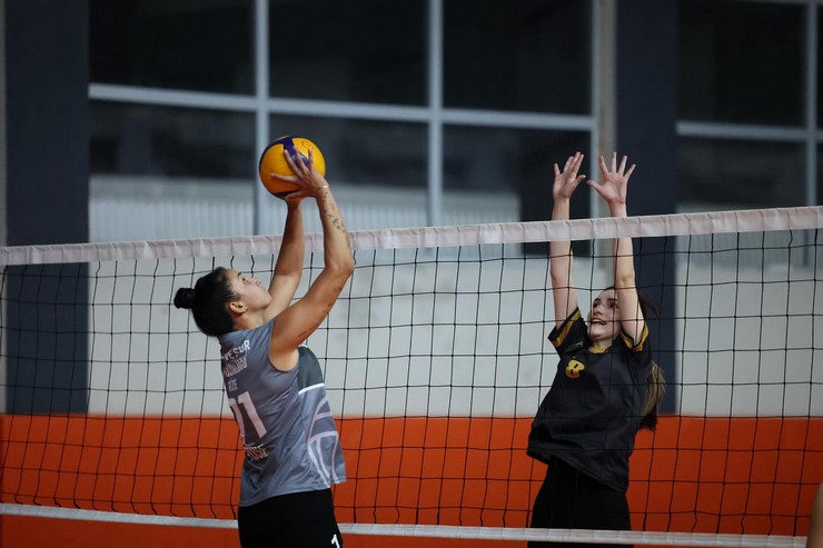 rizede-bu-yil-ucuncusu-duzenlenen-gelin-spor-yapalim-kamu-oyunlari-voleybol-turnuvasi-heyecan-dolu-karsilasmalarin-ardindan-sona-erdi-10.jpg