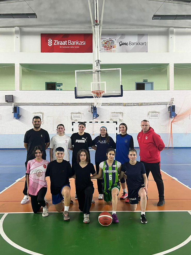 recep-tayyip-erdogan-universitesi-kiz-basketbol-takimi-rteu.jpg