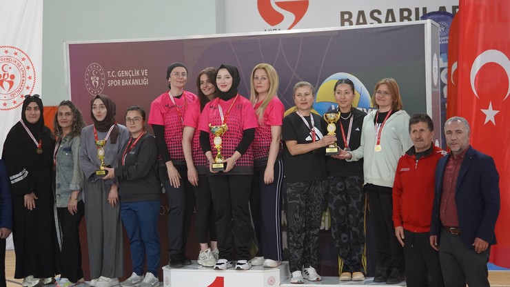 rize-il-saglik-mudurlugu-kadin-masa-tenisi-takimi-bolge-sampiyonu-oldu-3.jpg