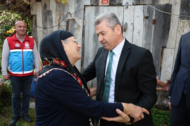 artvin-valisi-turan-ergun-arhavi-ilcesinde-bir-dizi-ziyaret-ve-incelemelerde-bulundu-7.jpg