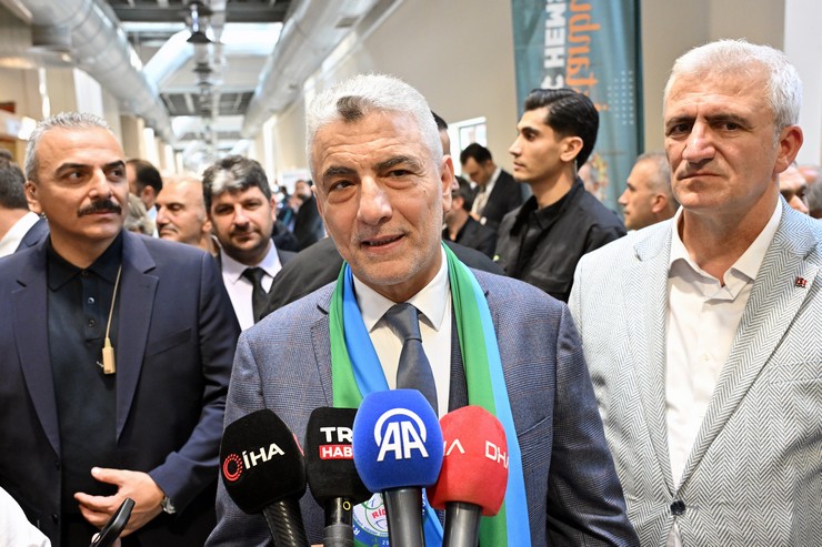 ticaret-bakani-omer-bolat-rize-stk-bulusmasina-katildi-1.jpg