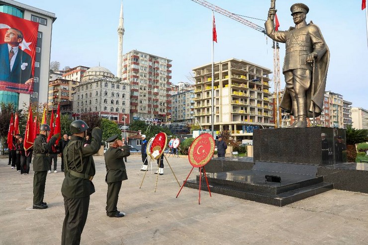 rizede-mustafa-kemal-ataturk-ebediyete-intikalinin-87-yilinda-anildi-2-001.jpg