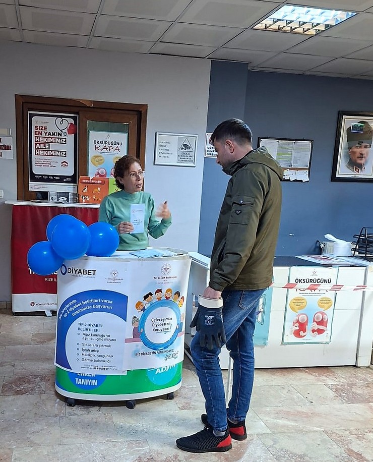 14-kasim-dunya-diyabet-gunu-kapsaminda-rizede-farkindalik-etkinlikleri-duzenlendi-15.jpg