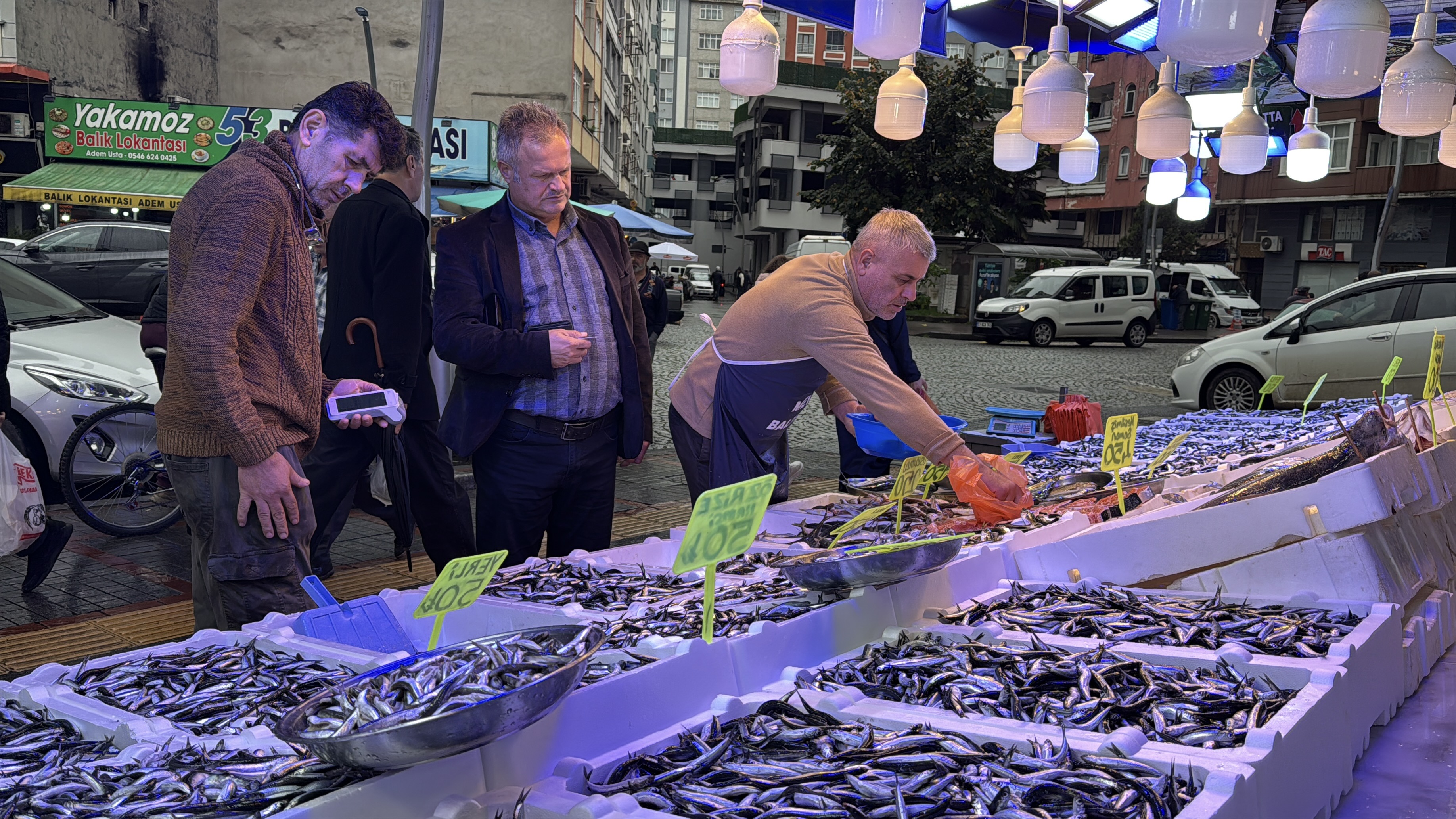 aa-20251114-39707110-39707107-rizede-hamsinin-kilogrami-50-liraya-satiliyor.jpg