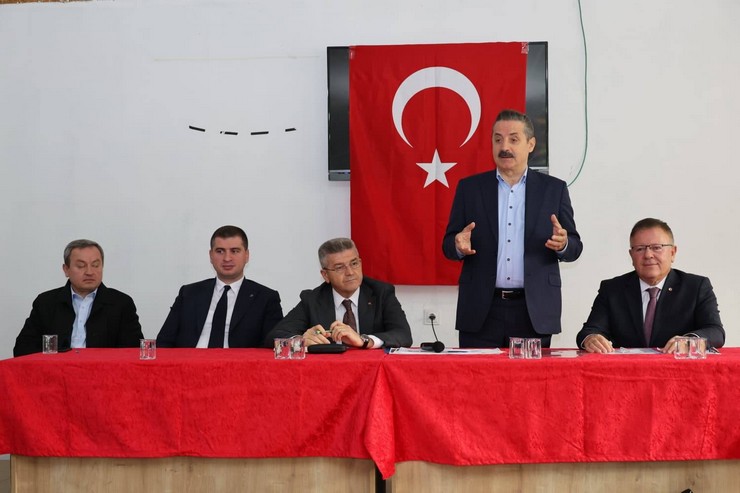 artvin-valisi-ergun-ile-milletvekili-celik-artvin-livane-kucuk-sanayi-sitesini-inceledi-4.jpg