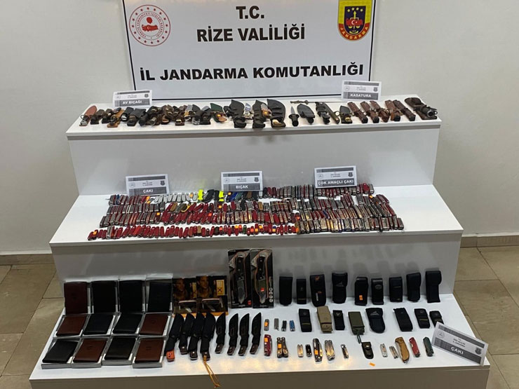 rizede-cok-sayida-victorinox-ve-cesitli-marka-caki-ile-kasatura-ele-gecirildi.jpg