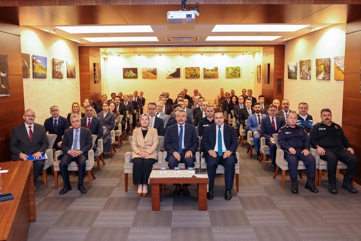 rizede-vali-baydas-baskanliginda-il-idare-sube-baskanlari-toplantisi-gerceklestirildi-3.jpg